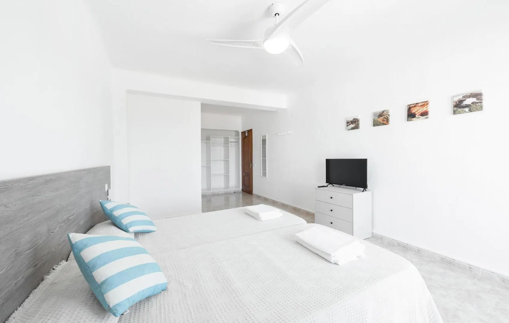 Hostal Cala Llombards 0*,